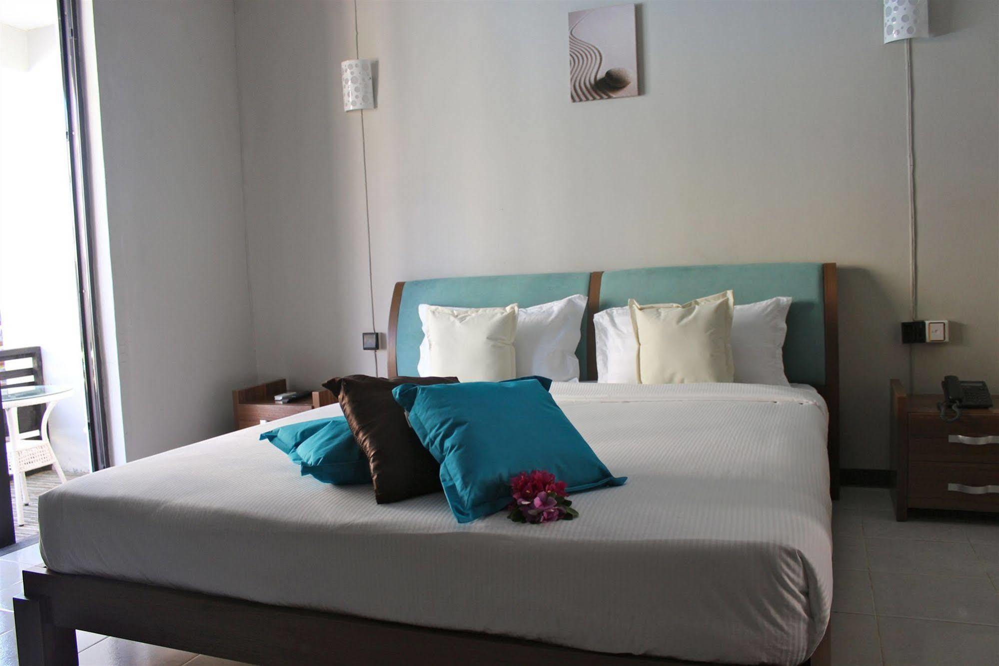 West Palm Inn Flic-en-Flacq Екстериор снимка