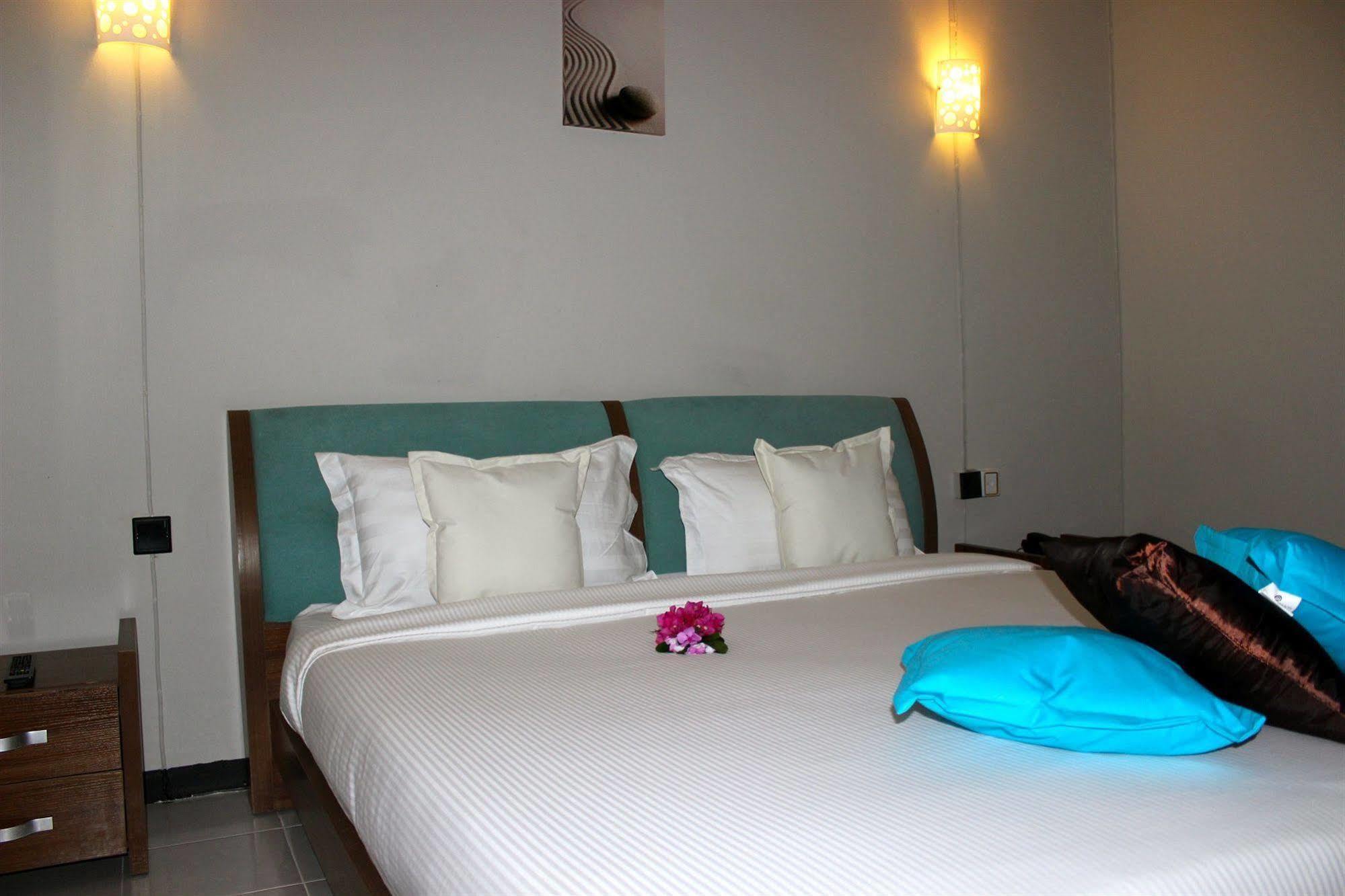 West Palm Inn Flic-en-Flacq Екстериор снимка