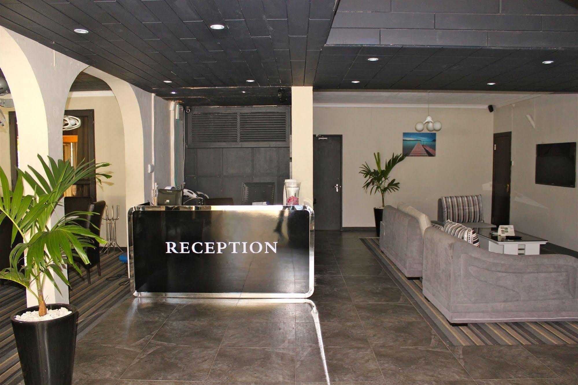West Palm Inn Flic-en-Flacq Екстериор снимка