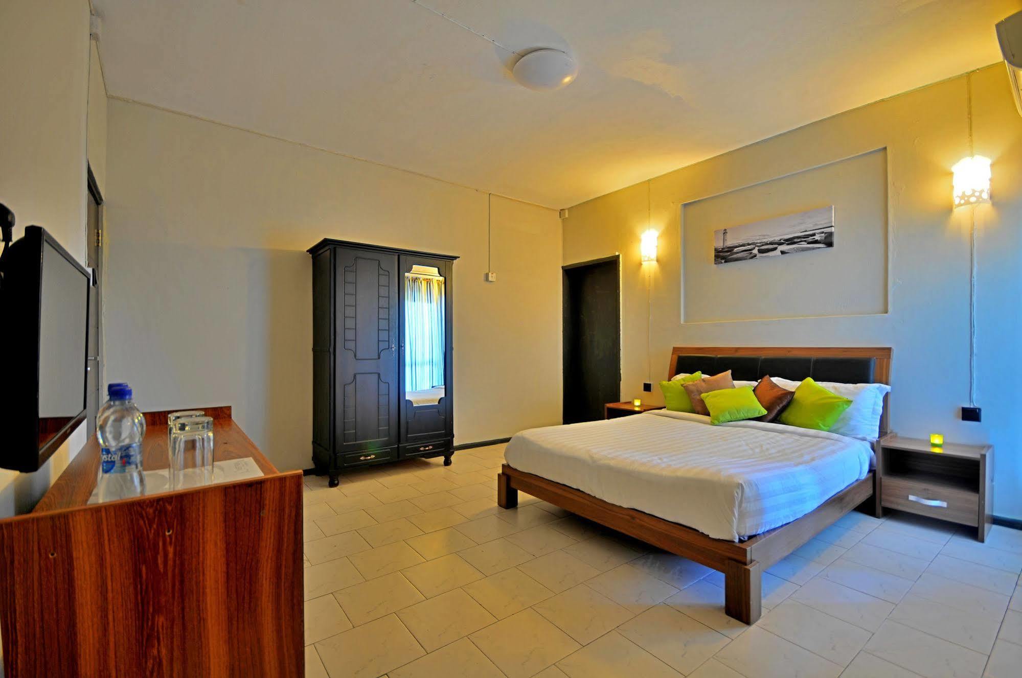 West Palm Inn Flic-en-Flacq Екстериор снимка